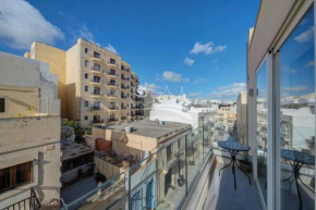 Charming 2 bedroom sleeps 6 close to sea in Sliema